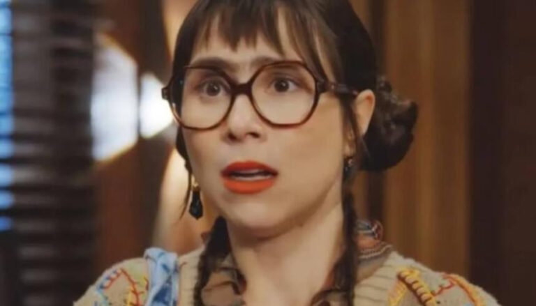 Lupita (Daphne Bozaski) em "Família é Tudo" (Crédito: Reprodução/Globoplay)