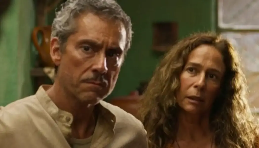Tico Leonel (Alexandre Nero) e Zefa Leonel (Andrea Beltrão) em "No Rancho Fundo" (Crédito: Reprodução/Globoplay)