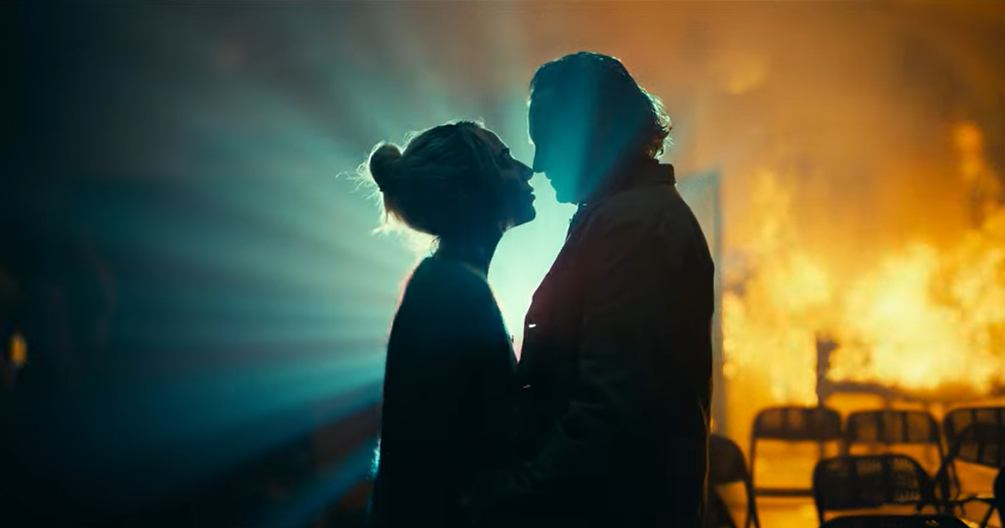 Lady Gaga (Arlequina) e Joaquin Phoenix (Coringa)
