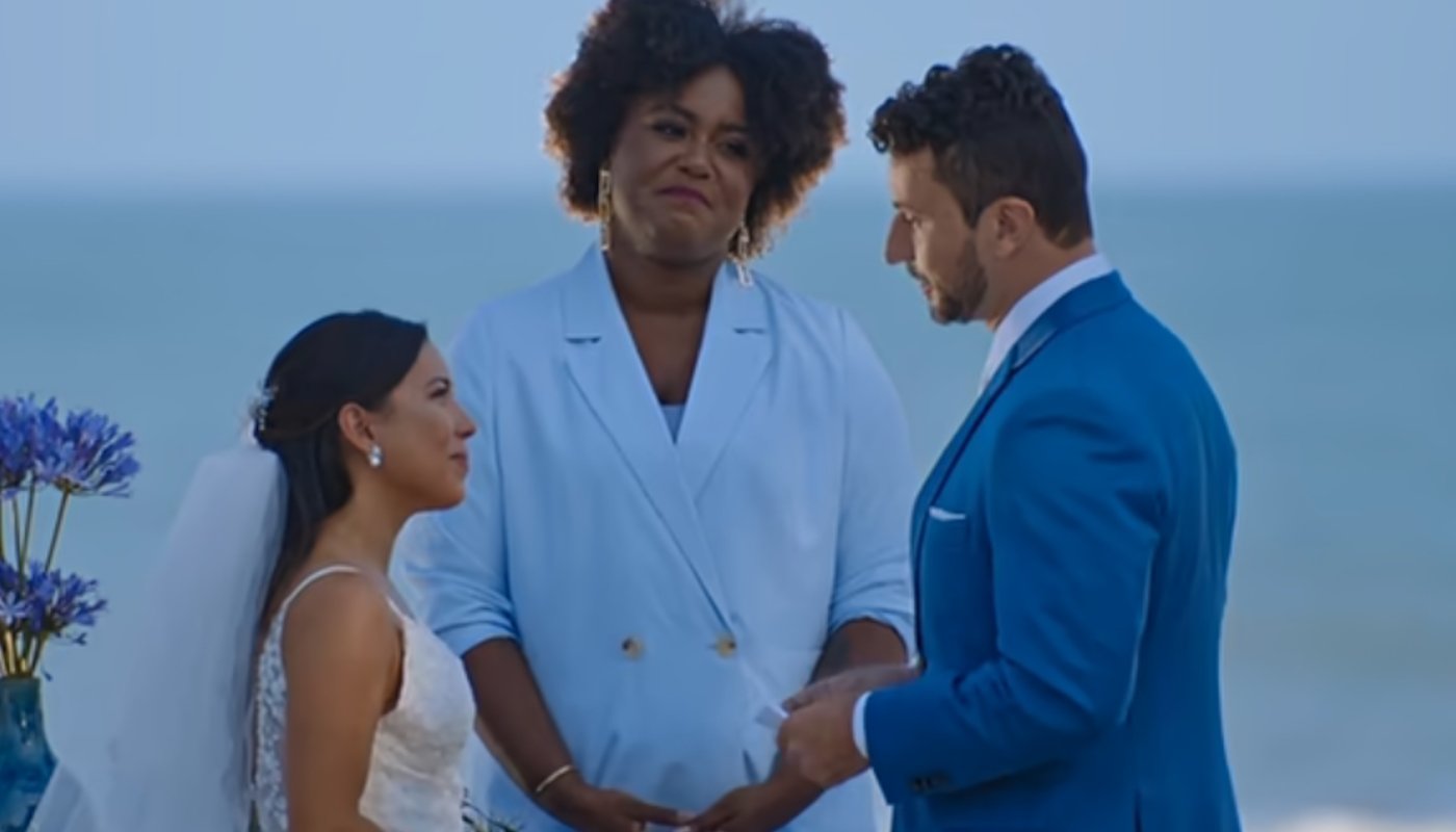 Vanessa e Leonardo no altar em "Casamento às Cegas 4" (Crédito: Netflix)