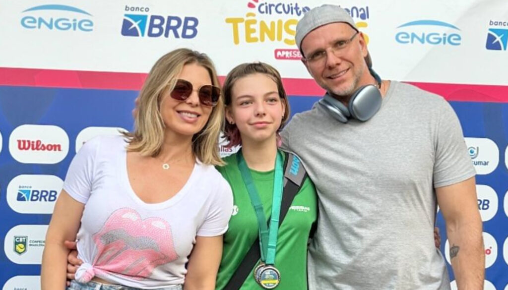Sheila Mello e Xuxa com a filha