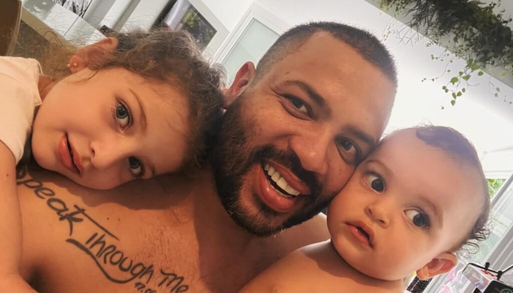 Projota com os filhos, Marieva e Otto