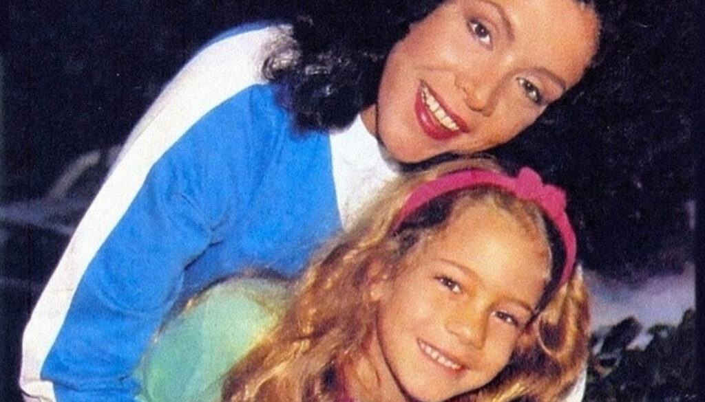 Leandra Leal e mãe