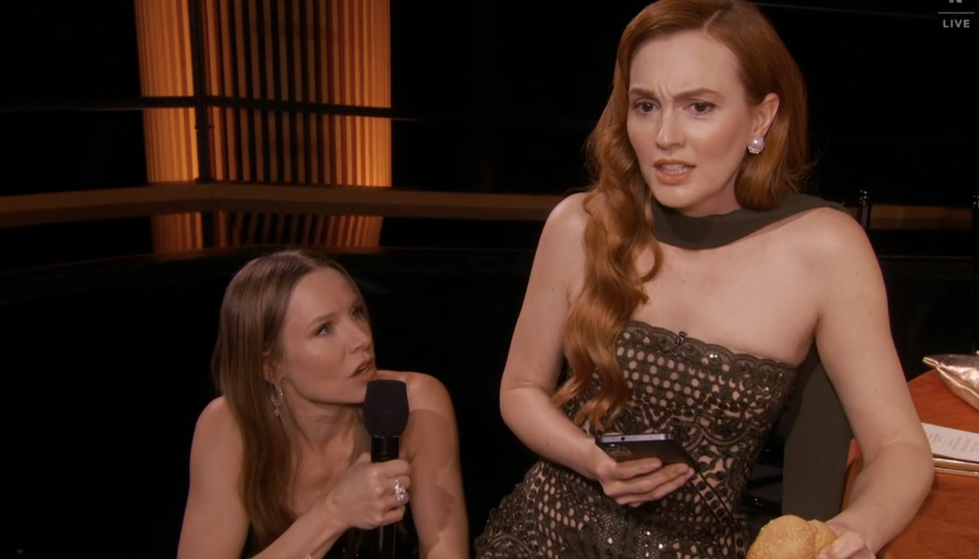 Atrizes de “Gossip Girl”, Kristen Bell e Leighton Meester, se reencontram e revivem momento da série