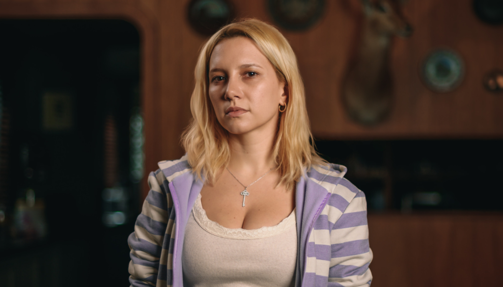 Lorena Comparato caracterizada de Elize Matsunaga. (Créditos: Reprodução / Netflix)