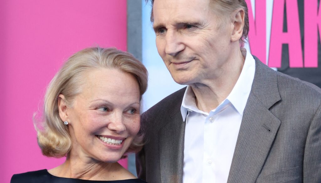 Pamela Anderson e Liam Neeson