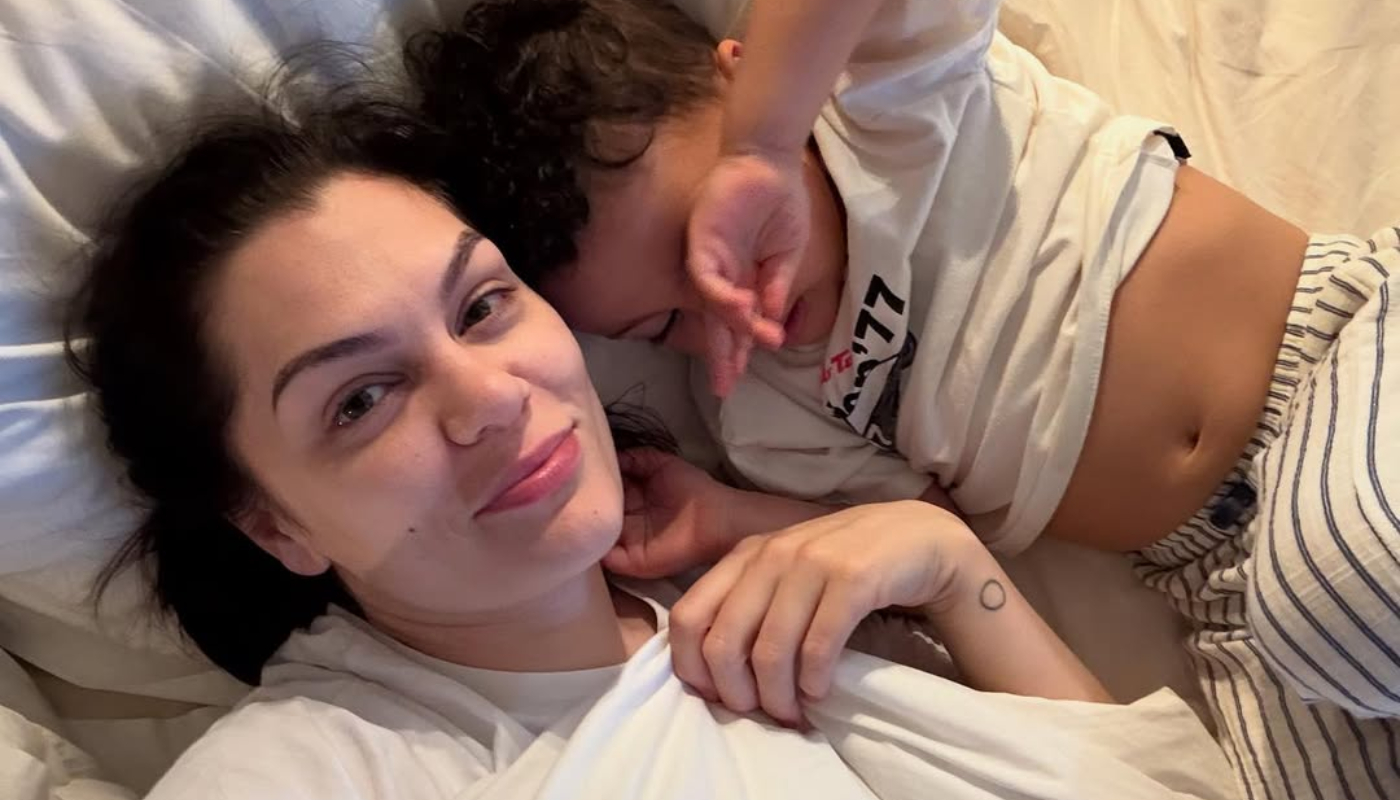 Jessie J desabafa sobre câncer de mama: “Me roubou memórias com meu filho”