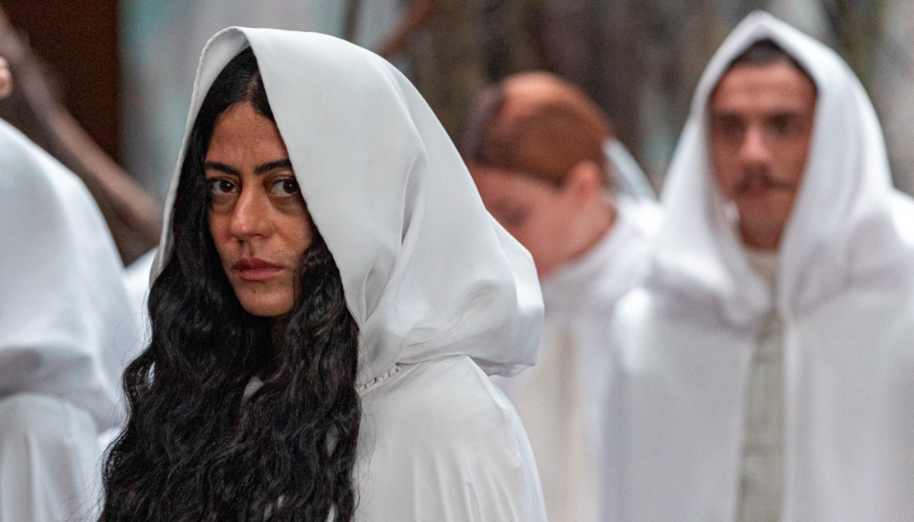 Carol Castro como Zenóbia. (Créditos: Reprodução / Ique Esteves)