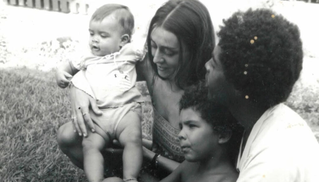 Sandra Gadelha e Gilberto Gil com os filhos
