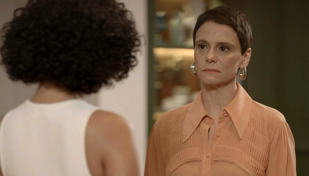Celina e Fátima tem embate em "Vale Tudo". (Créditos: Reproduçao / Globoplay)