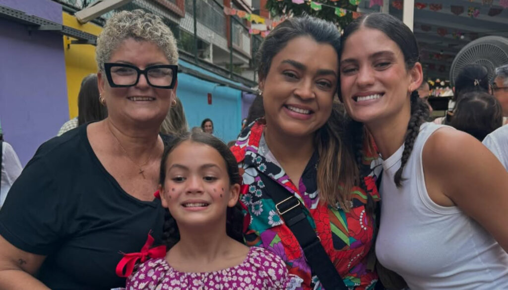 Denise Fernandez, Sol, Preta Gil e Laura Fernandez em junho de 2024