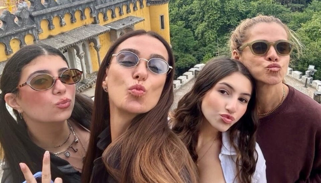 Mônica Martelli e a filha, Julia, e Ingrid Guimarães e a filha, Clara