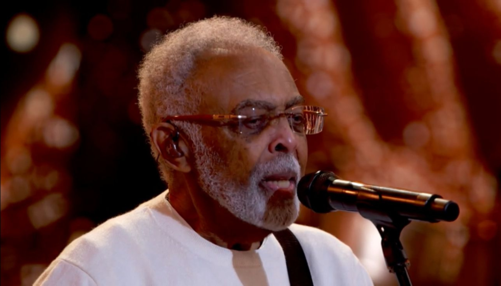 Gilberto Gil canta "Drão" no "Domingão com Huck". (Créditos: Reprodução / Globoplay)