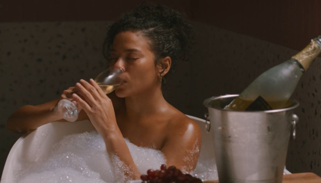 Maria de Fátima (Bella Campos) em "Vale Tudo". (Créditos: Reprodução / Globoplay)