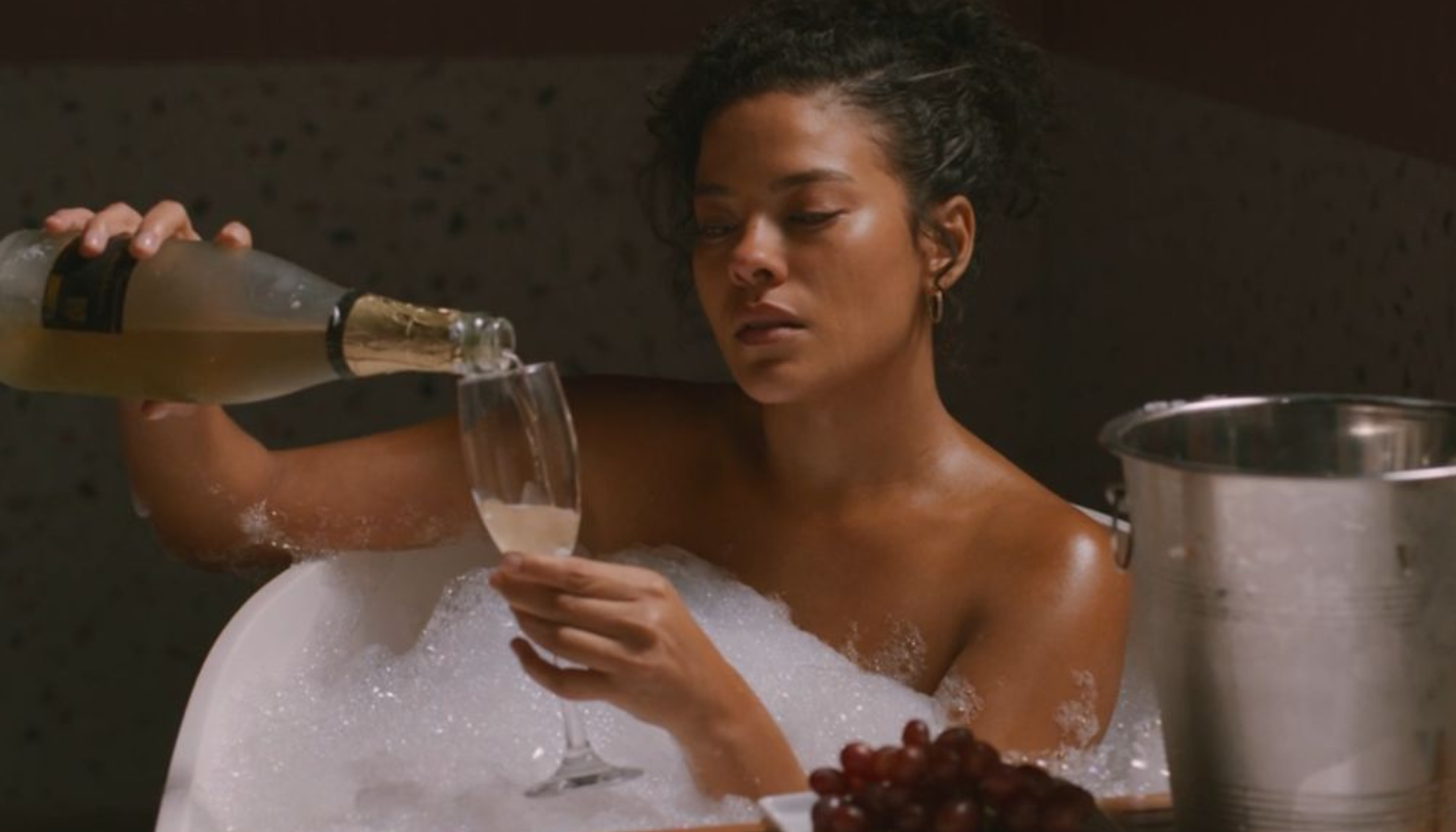 Maria de Fátima (Bella Campos) em "Vale Tudo". (Créditos: Reprodução / Globoplay)