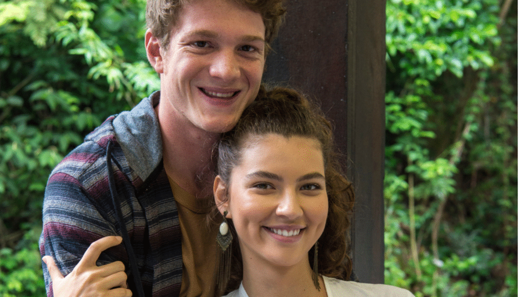 Pedro Novaes e Alanis Guillen. (Créditos: Reprodução / Globo)