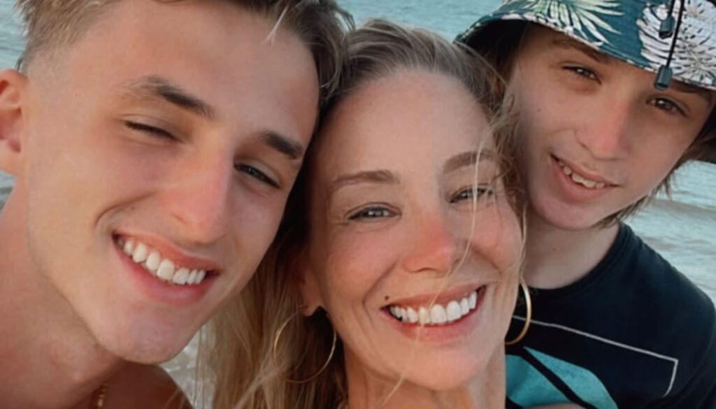 Danielle Winits e os filhos Noah e Guy