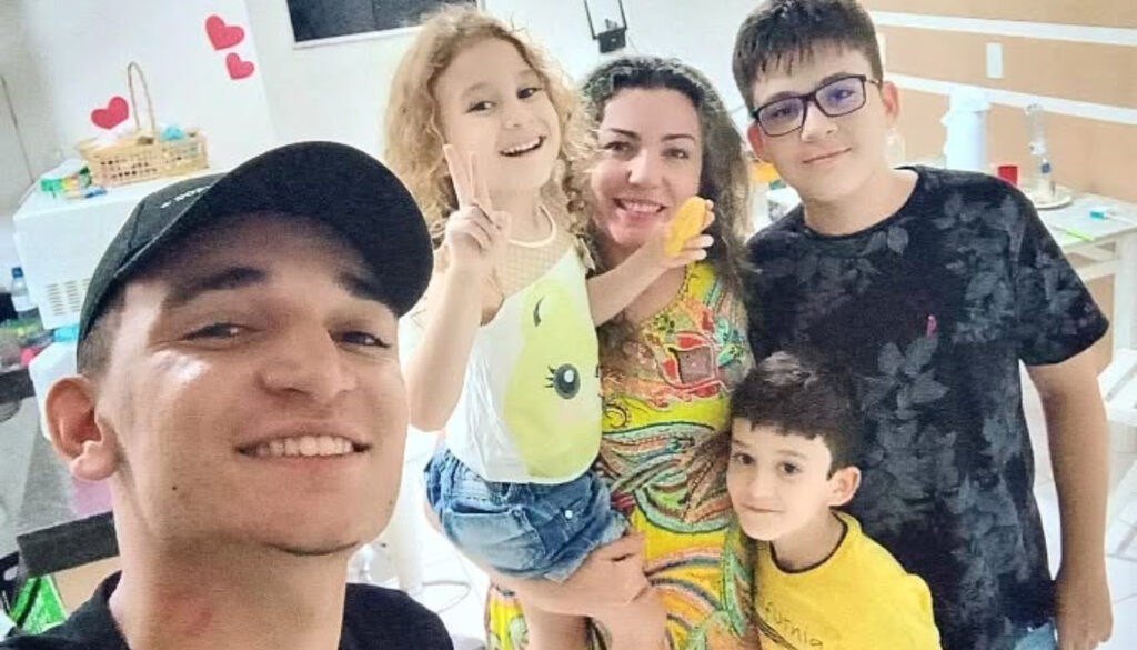 João Gomes, a professora Verlandia Fernandes e família