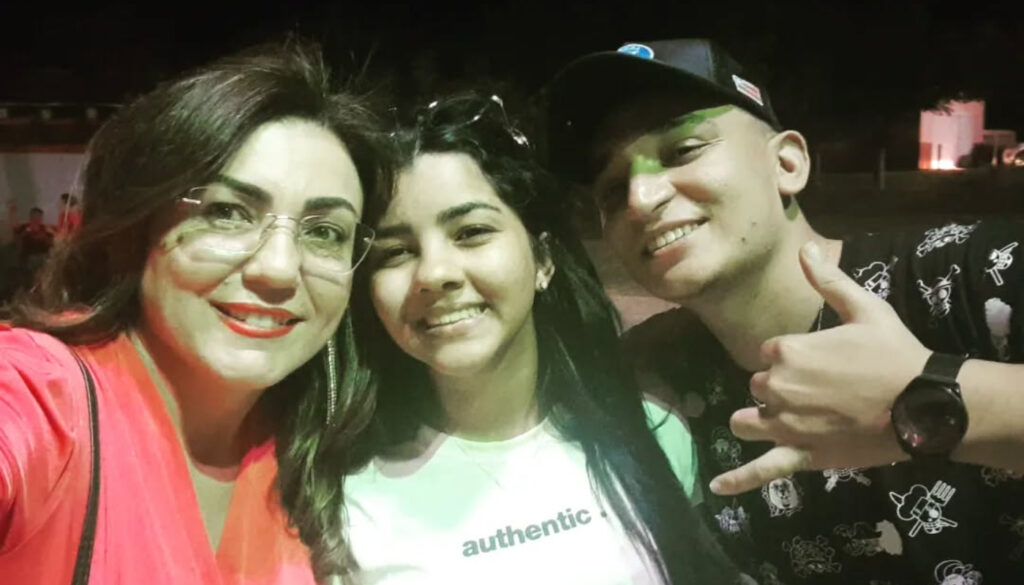 João Gomes, a professora Verlandia Fernandes e Ary Mirelle