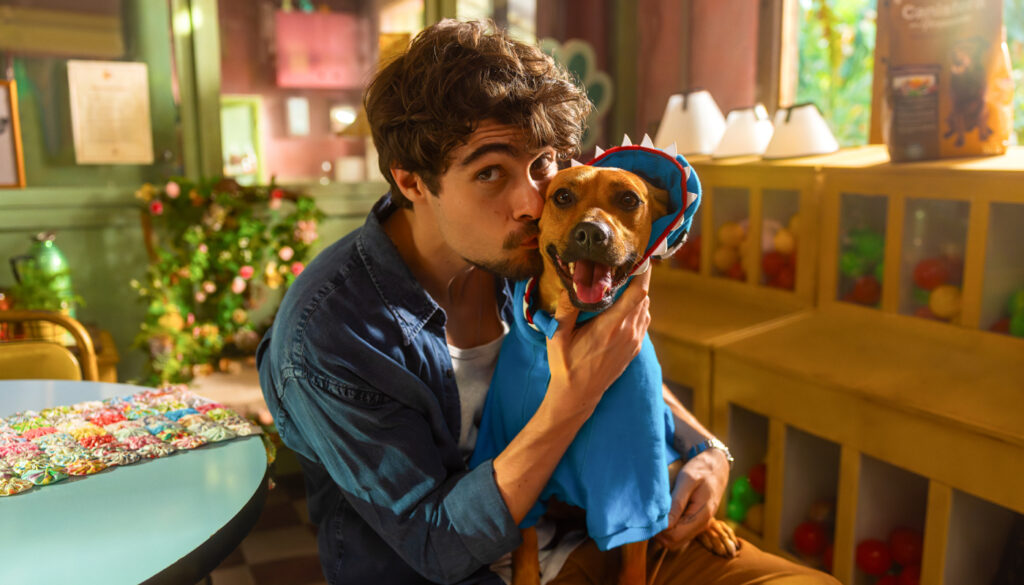 Rafael Vitti e Amendoim no filme "Caramelo"