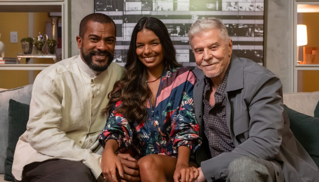 Presonagens de "Três Graças", Kasper e João Rubens são casados e também sócios em uma galeria de arte. Os dois são pais de Maggye.