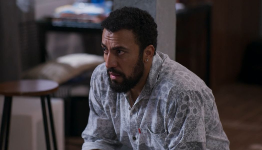 Ricardo Teodoro como Olavo em "Vale Tudo". (Créditos: Reprodução / Globoplay)