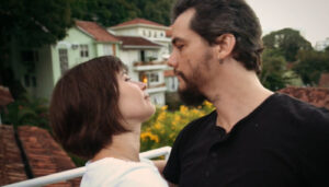 História de amor entre Wagner Moura e esposa começou com ator “de bailarina”