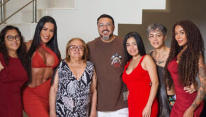 Gracyanne e Belo comemoram Natal juntos