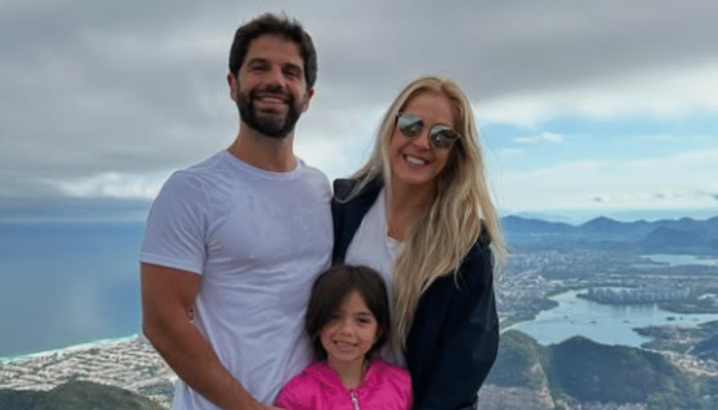 Duda Nagle, a namorada e Zoe. (Créditos: Reprodução / @dudanagle)