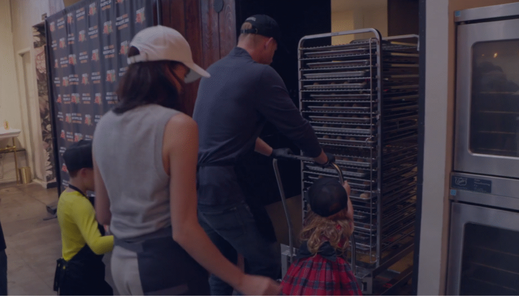 Harry e Meghan com os filhos. (Créditos: Reprodução / Duke e Duchess of Sussex)