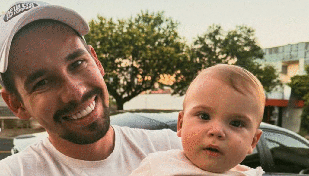 Marido e filho de Isabel Veloso. (Créditos: Reprodução / Instagram @lucasborbass)