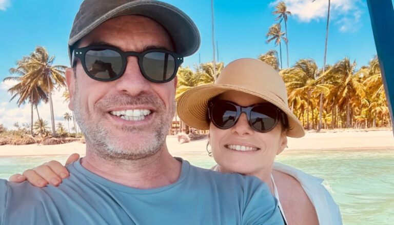 Debora Bloch posta clique raro com o marido português