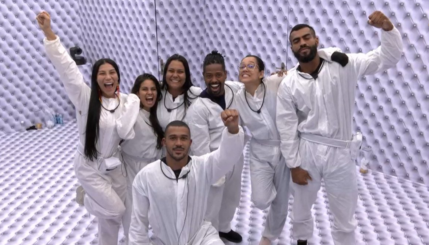 Quarto Branco BBB 27 com 7 confinados