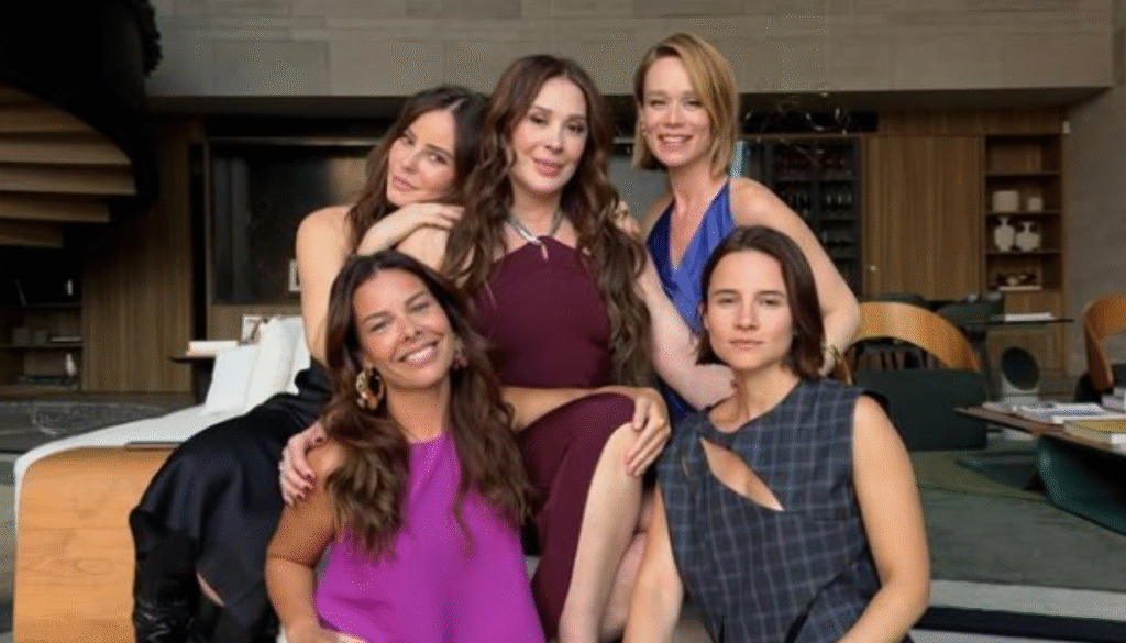 Claudia Raia com atrizes que interpretaram suas filhas. (Créditos: Reprodução / Instagram @claudiaraia)