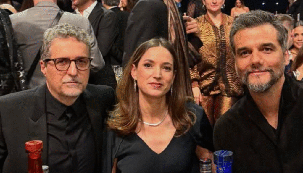 Representantes do filme "O Agente Secreto". (Créditos: Reprodução / Instagram @kleber_mendonca_filho)