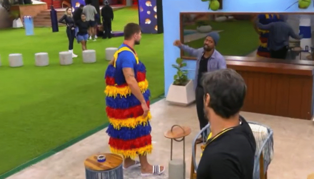 Boneco discute com Jonas e Cowboy. (Crédito: Reprodução / Globoplay)