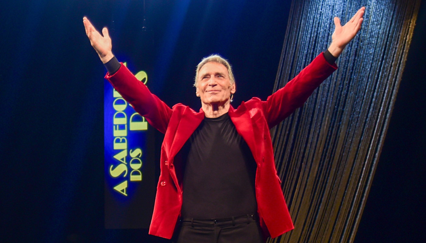 Herson Capri estreia peça após se recuperar de infarto e recebe carinho da filha e da neta