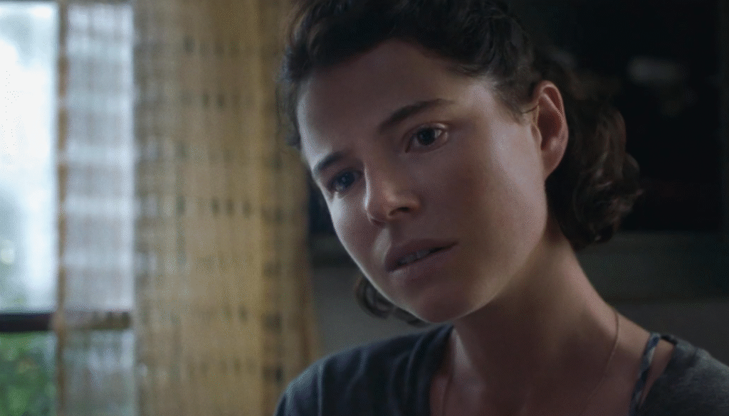 Jessie Buckley em "A Filha Perdida". (Crédito: Reprodução / Netflix)