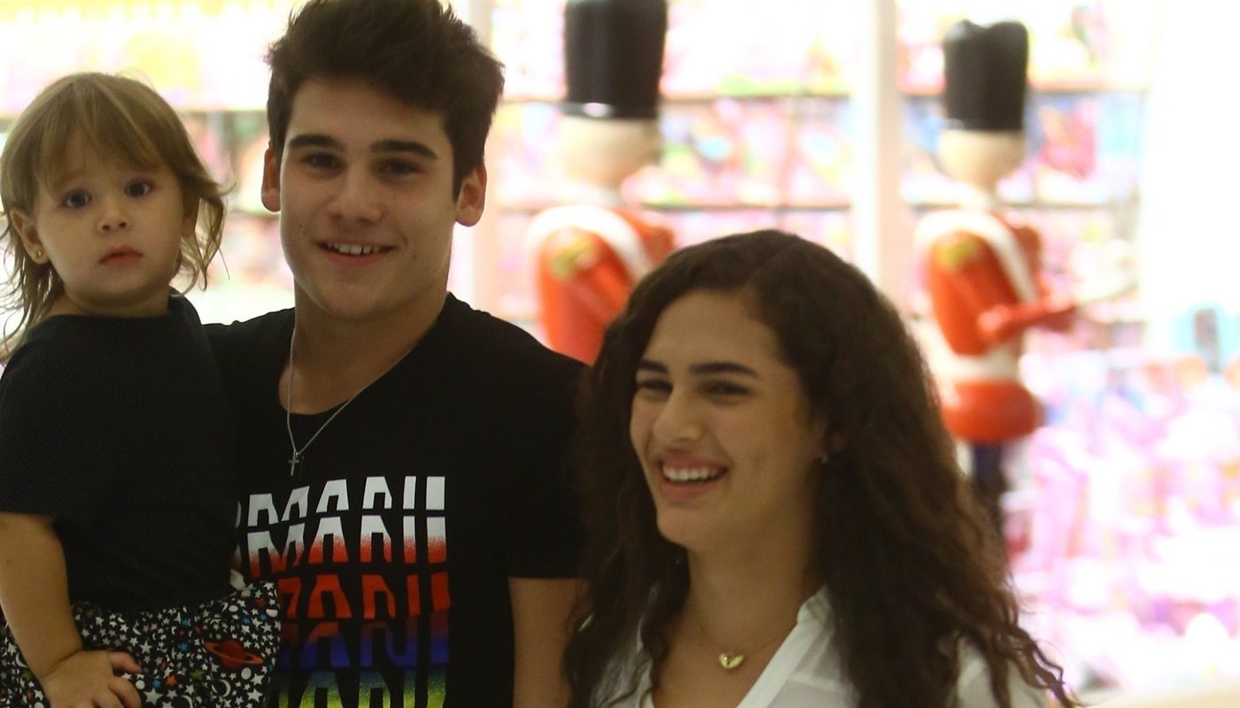 Ex-casal passeando em shopping no Rio de Janeiro
