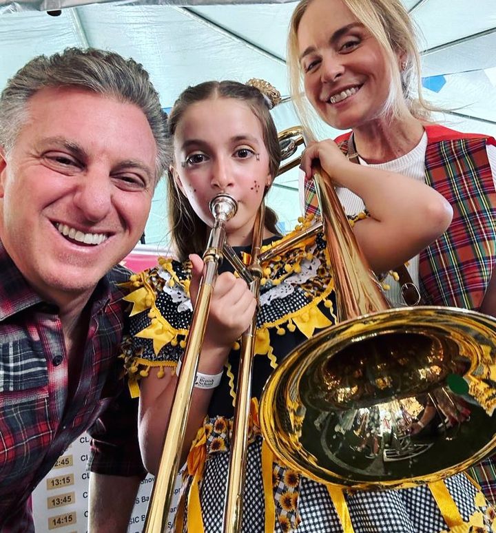Angélica e Luciano Huck com a caçula, Eva