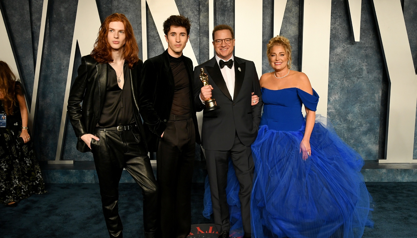 Brendan Fraser com os filhos, Leland e Holden, e a namorada, Jeanne Moore