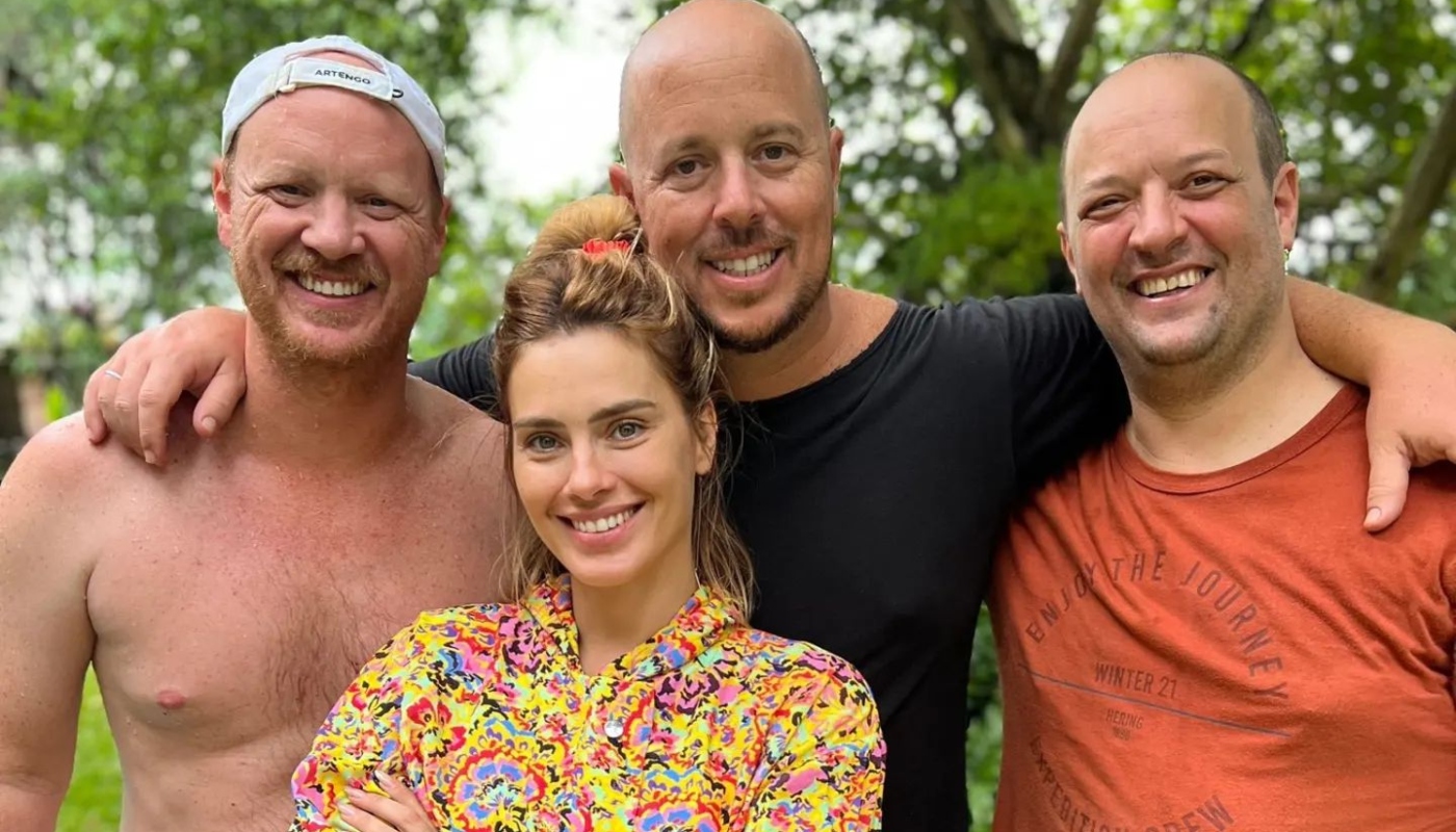 Carolina Dieckmann reunida com os irmãos