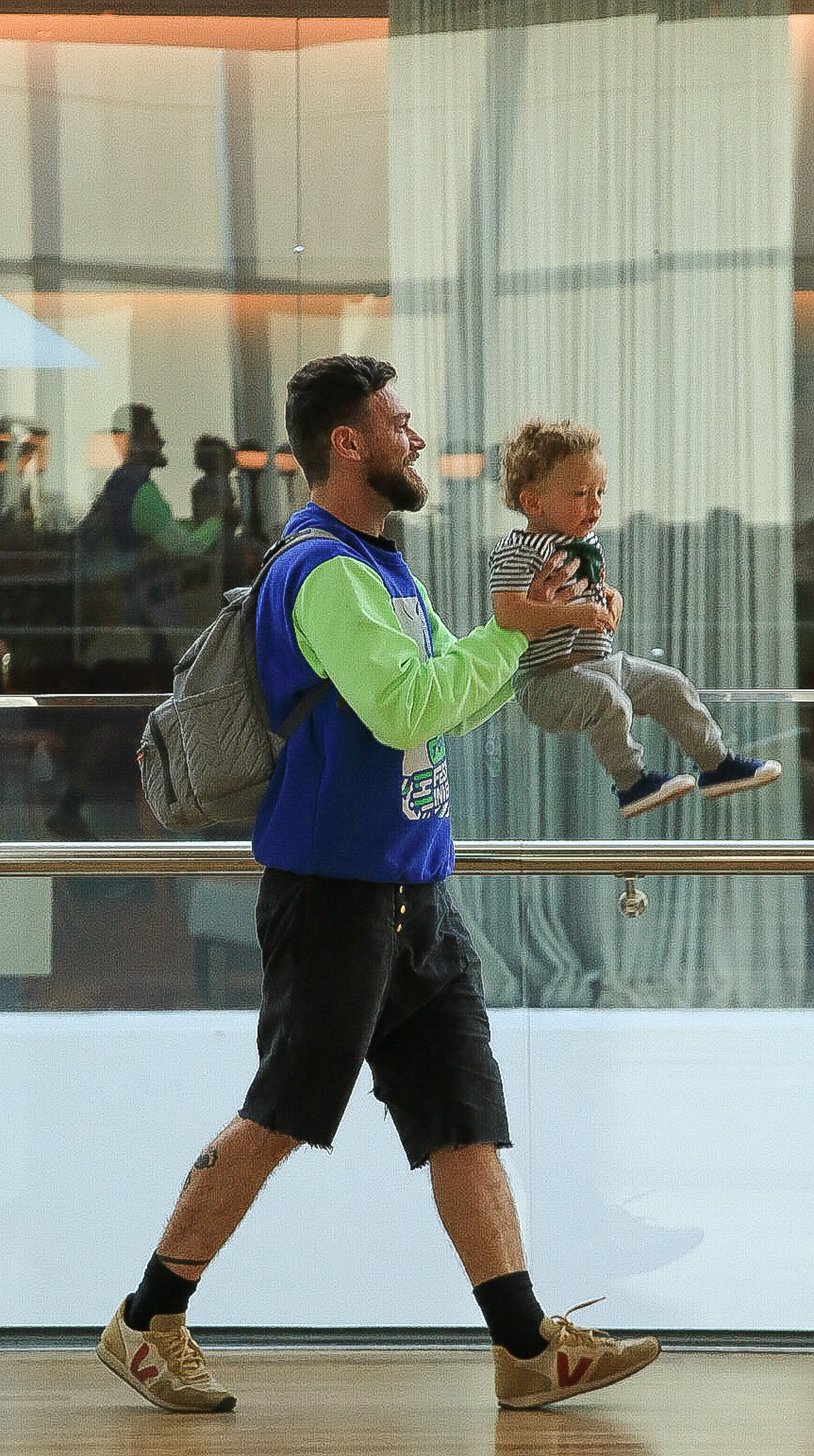 Emilio Dantas e Fabiula Nascimento com os filhos, Roque e Raul