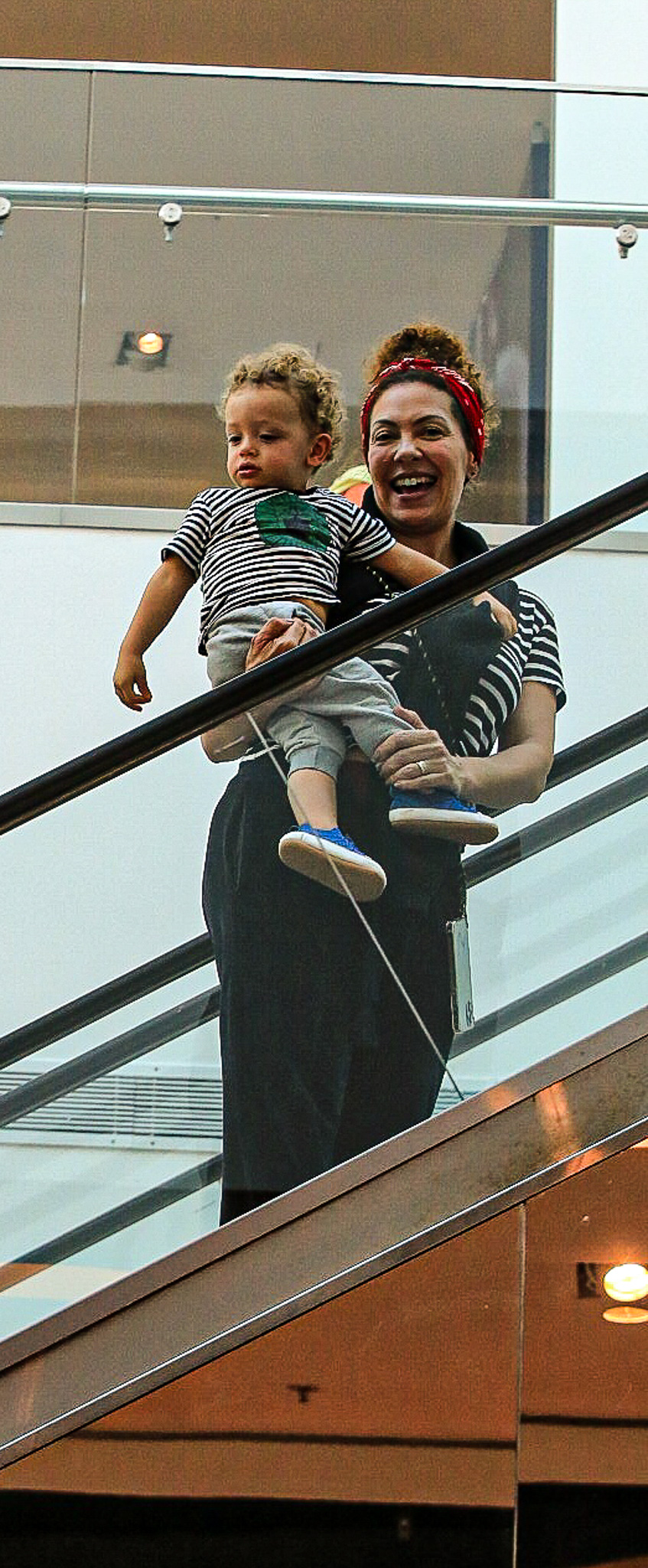 Emilio Dantas e Fabiula Nascimento com os filhos, Roque e Raul