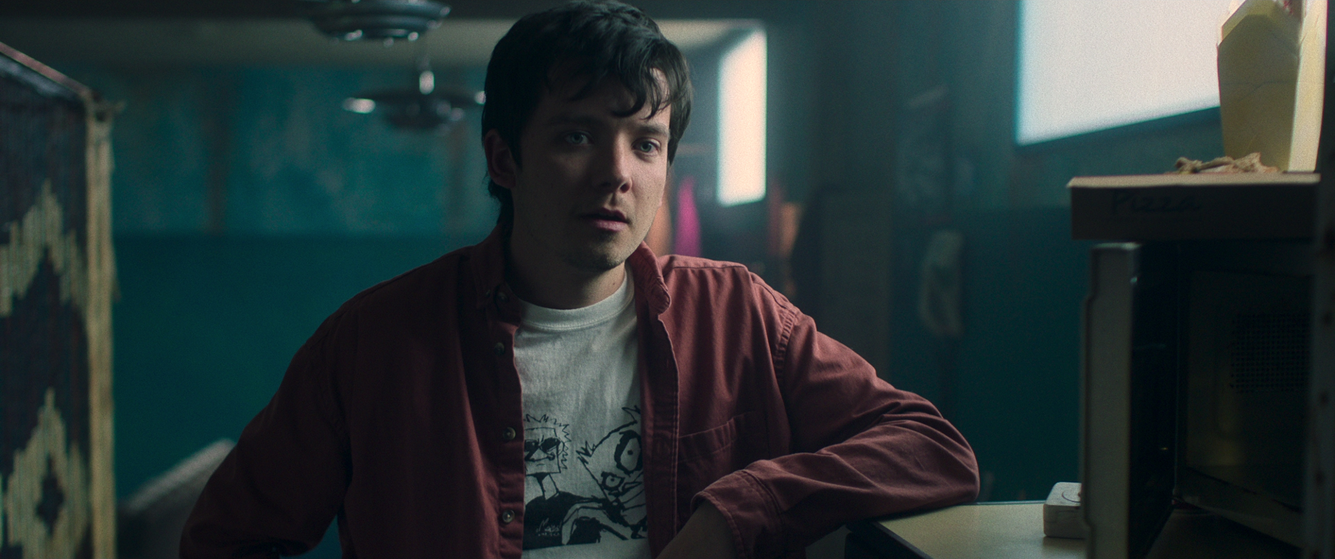 Asa Butterfield como Issac em