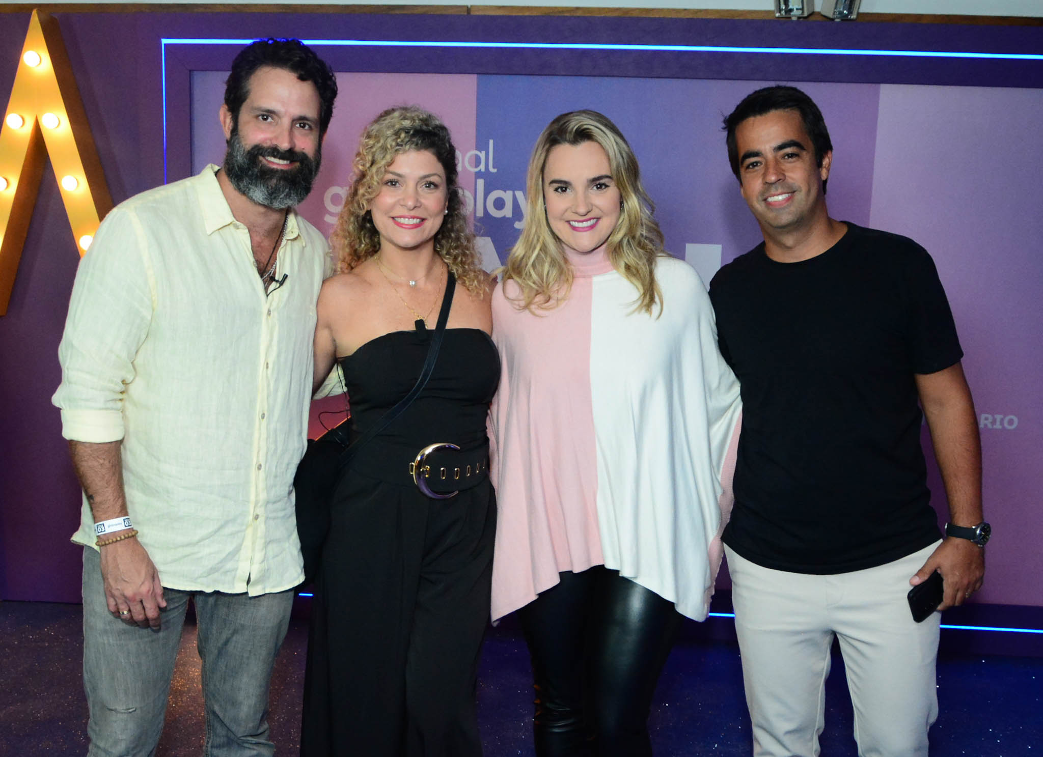 Bárbara Borges (à esquerda) e Thalita Ribeiro (à direita) com os respectivos parceiros, Iran Malfitano e Patrick Oliveira