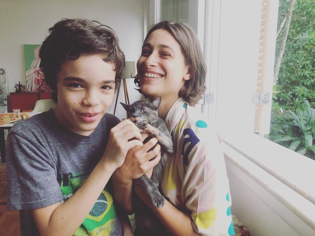 Luisa Arraes e o enteado, filho de Maria Ribeiro