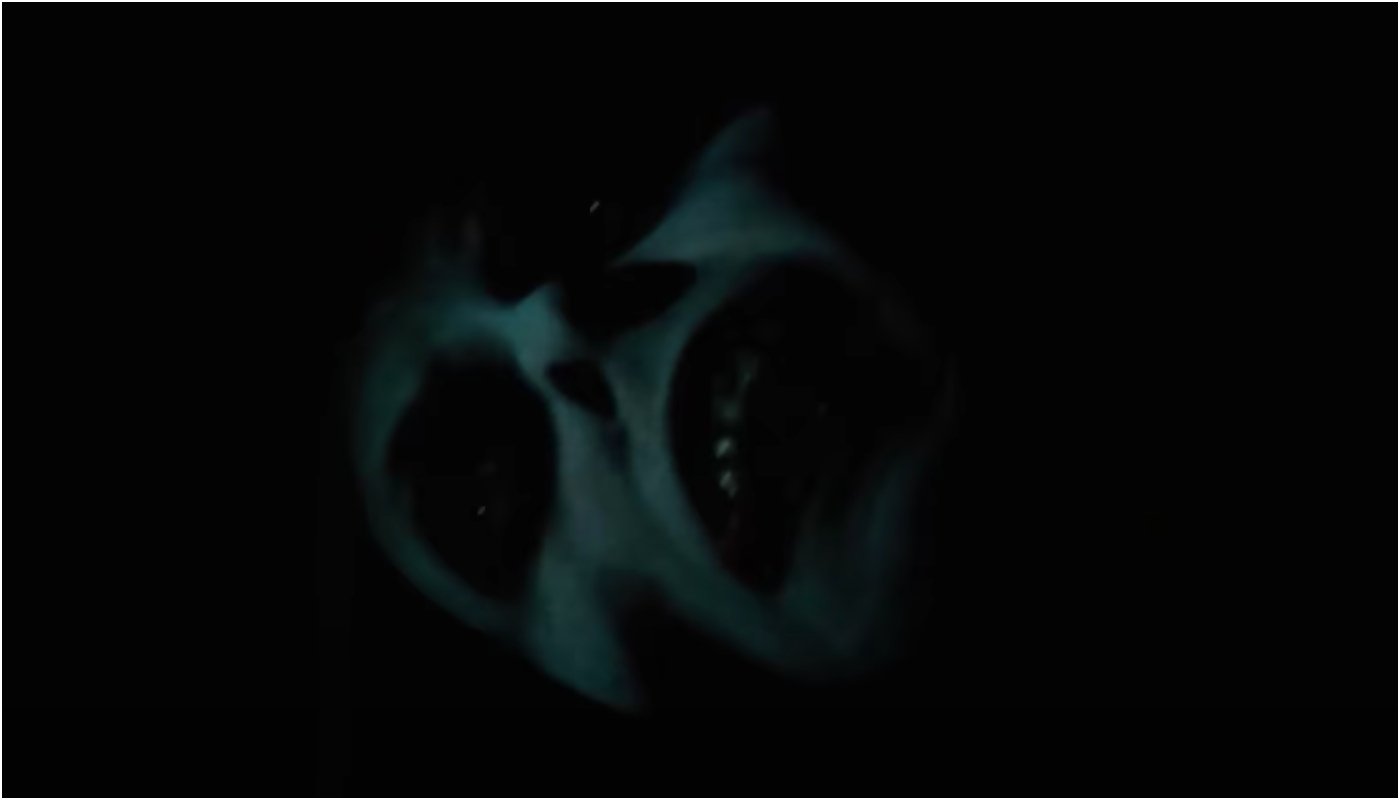Pazuzu aparecendo no rosto de Regan durante o exorcismo