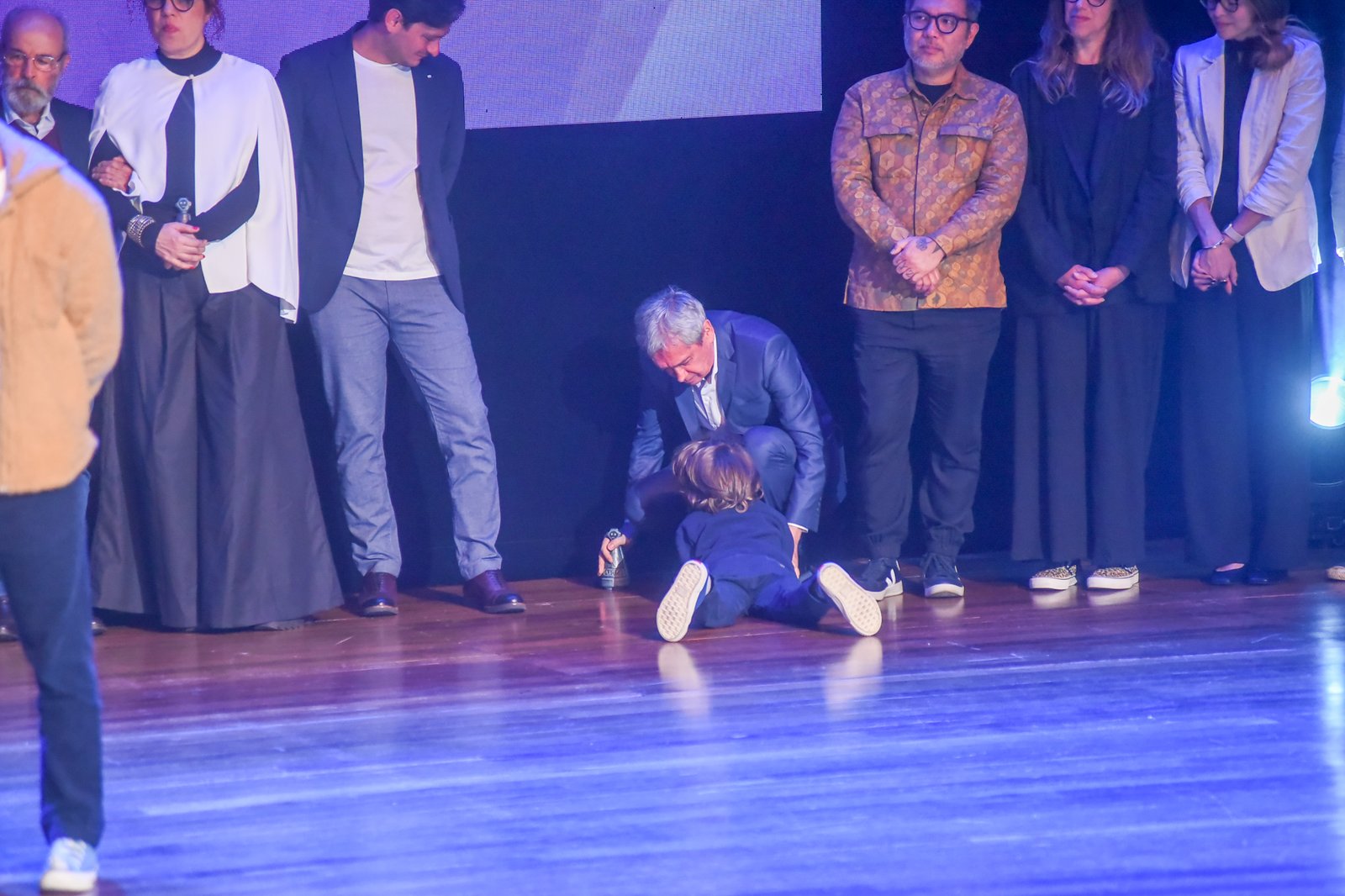 Thomas se jogou no chão do palco de premiação