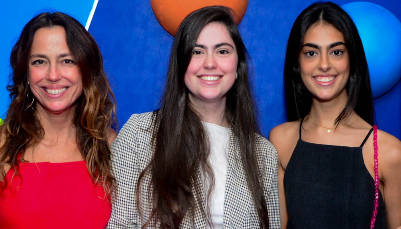 Roberta Richard (à esquerda) com as filhas, Gabriela e Sofia